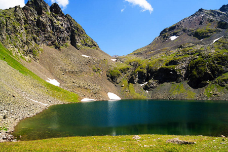 西方高加索山区的高山湖泊