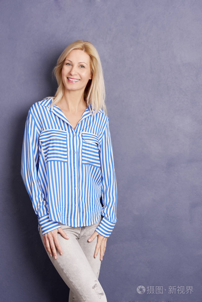 穿休闲装的女人