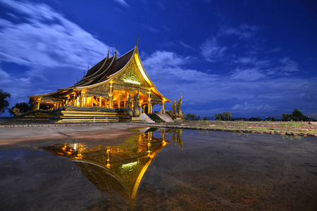 Sirinthornwararam Proaw 水中倒影, Ubonrachathani, 泰国