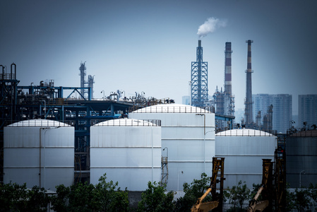 黄色厂房工业厂房机智蓝色天空照片