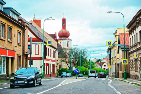街景与教堂的尖顶在波兰