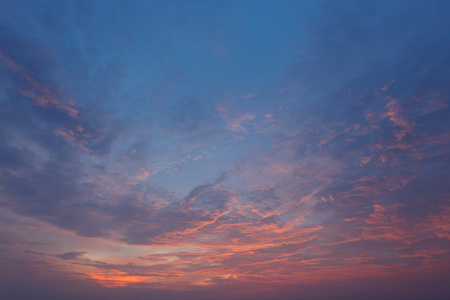 落日晚霞白云和天空的晚霞照片