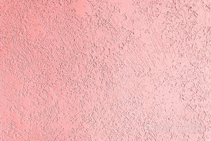 墙面的粉红色质地覆盖着蛀虫型装饰石膏, 特写建筑抽象背景