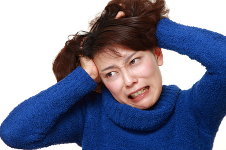 亚洲女人精神错乱照片