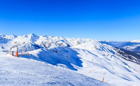 山坡上的梅里贝勒的滑雪胜地。法国