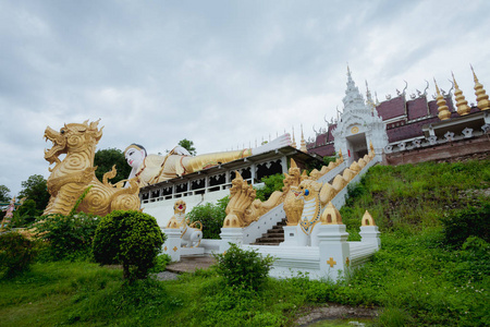 所有北部泰国寺庙是美丽的如笏那 Suton 歌曲 Kontiere 寺庙, Denchai 区, 帕府省, 泰国