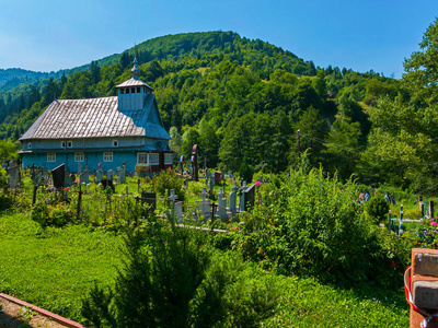 老公墓在村庄木教会附近在喀尔巴阡山在山上