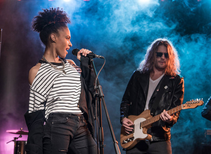 摇滚乐毛笔字图片