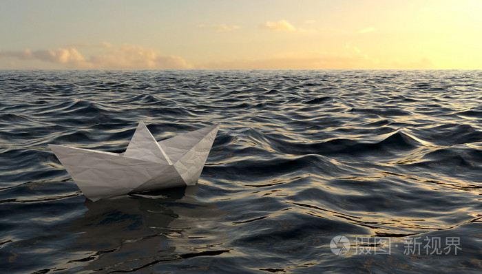 折纸纸船航行在蓝色的水