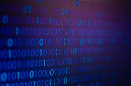 在屏幕抽象信息技术背景下的二进制蓝色背景蓝色数字二进制数据代码