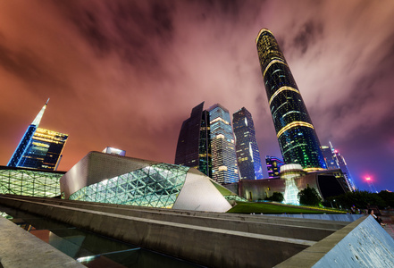 广州歌剧院和摩天大楼的夜景