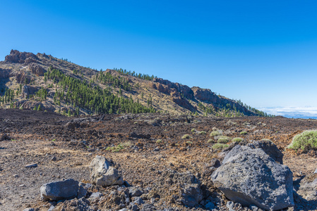 破碎的熔岩在火山口的火山