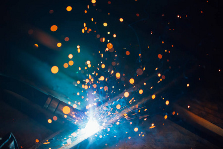 摇曳的火光图片