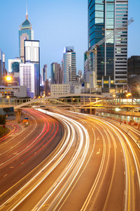 路光迹在香港街景建筑图片