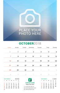 2018 年 10 月。墙上月历为 2018 年。矢量设计打印模板与照片的地方。上周日的周开始。在页上的 3 个月