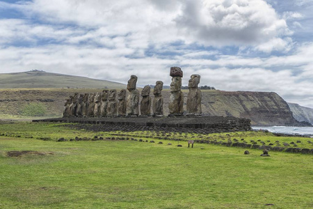 毛埃雕像在复活节海岛在智利