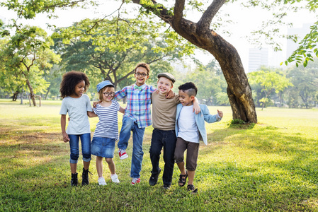 公园一群人图片