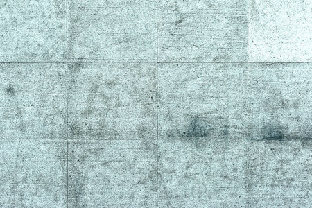 这面墙是用灰绿色的大石砖砌成的.石头的质地有裂缝和划痕.空背景照片