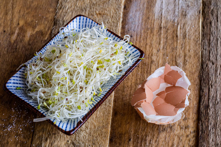 鸡蛋和豆芽