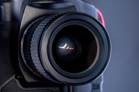 相机镜头光圈的膜片.定了调子的彩色图像.新增功能照片