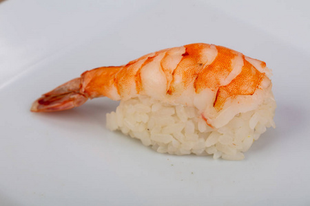 日本传统冷寿司虾