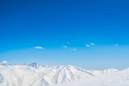 美丽的雪盖山景观印度克什米尔邦