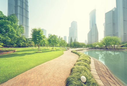 公园在陆家嘴金融中心，上海，中国