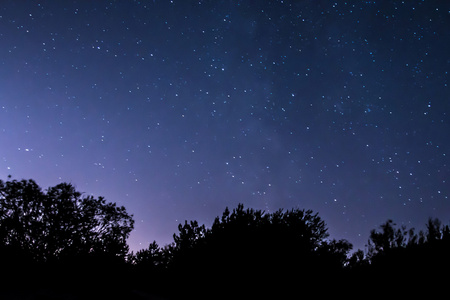夜晚的天空的照片照片
