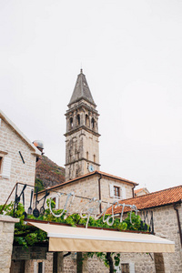 钓鱼 Perast 镇旧海岸的科托尔湾