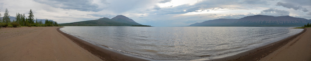 Putorana 高原湖全景