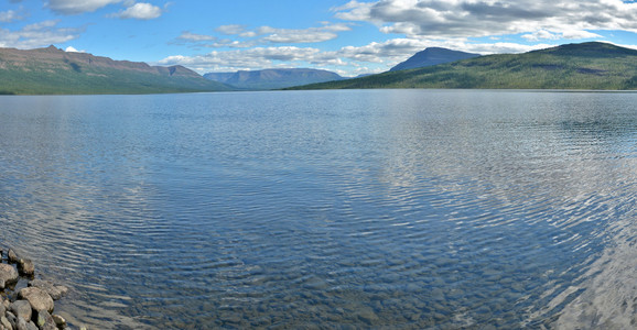 Putorana 高原湖全景