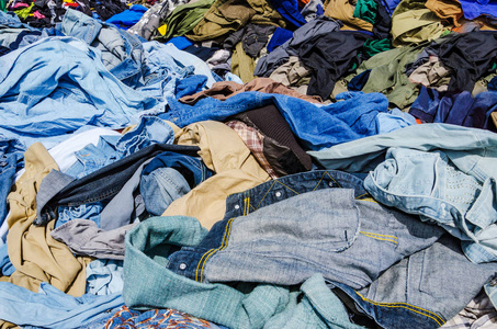 市场的衣服图片