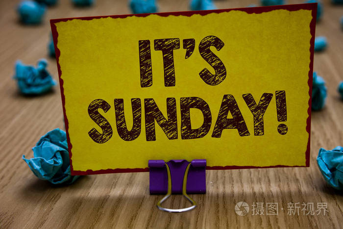 概念性手写显示它的是星期日.商业照片展示休息日和宗教崇拜的一部分