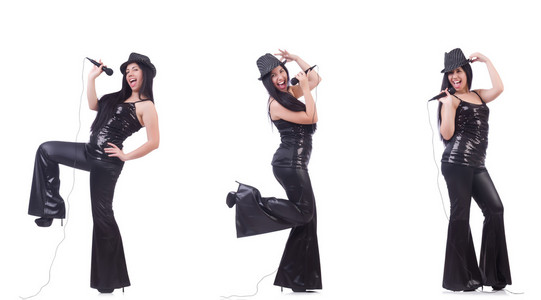 在各种姿势的卡拉 ok 俱乐部唱歌的女人照片