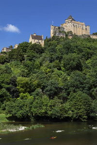 法国多尔多涅地区多尔多涅河 Castelnaud 高的城堡