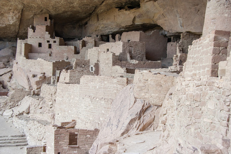 崖宫，古代普韦布洛村的房子和住宅位于美国新墨西哥州梅萨维德国家公园，