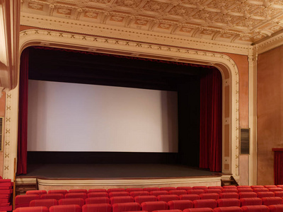 电影院或剧场空白屏幕空红色椅子
