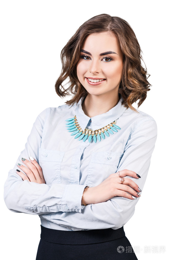 年轻女子双手交叉