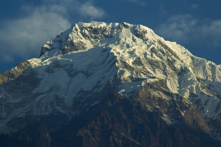 南布尔纳的雪崖。徒步到布尔纳基地营地, 尼泊尔