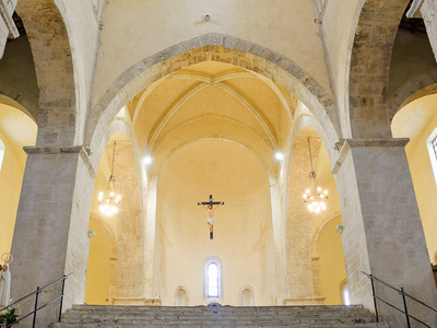 内部的修道院在 Venere 在 Fossacesia 意大利的圣乔瓦尼