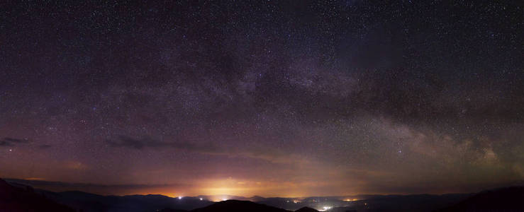 令人惊异与银河系夜晚的星空图片