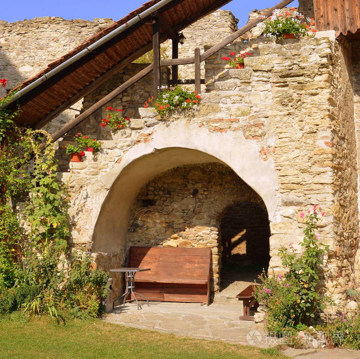 罗马尼亚特兰西瓦尼亚的中世纪设防撒克逊教堂的庭院.