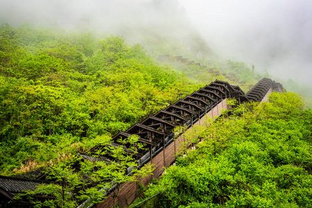 湖北恩施幕府大峡谷风景区及雾山山边自动扶梯