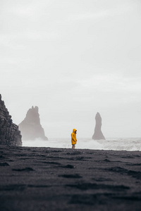 流浪探险家发现冰岛自然奇观