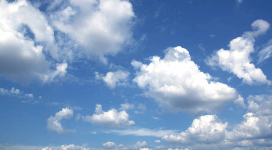 蓝蓝的天空白云空气清新自然照片