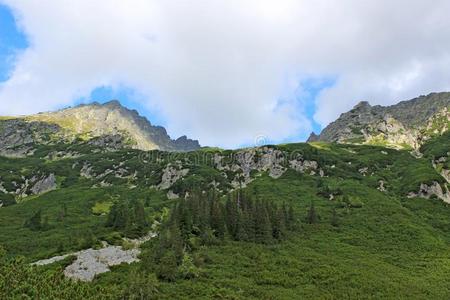 高塔塔拉斯五湖谷景观