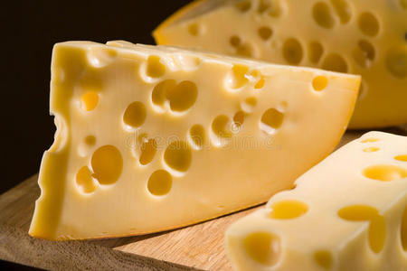 大孔芝士图片-大孔芝士素材-大孔芝士插画-摄图新视界