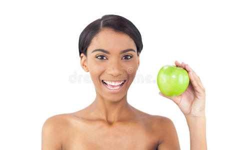 欢快迷人的模特抱着青苹果