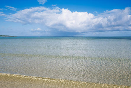 沙滩加勒比海和天空