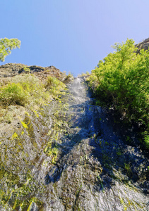 拉帕尔马塔布林特火山口国家公园的瀑布